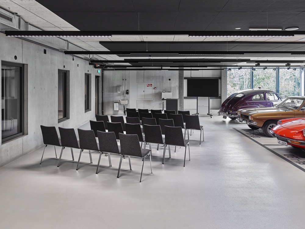 Für eine Trauung eingerichteter Raum in der Autohalle Andelfingen